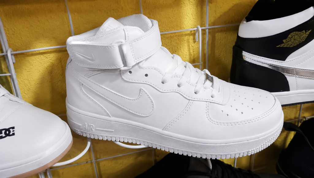 Tenis Nike Air Force1 Mid